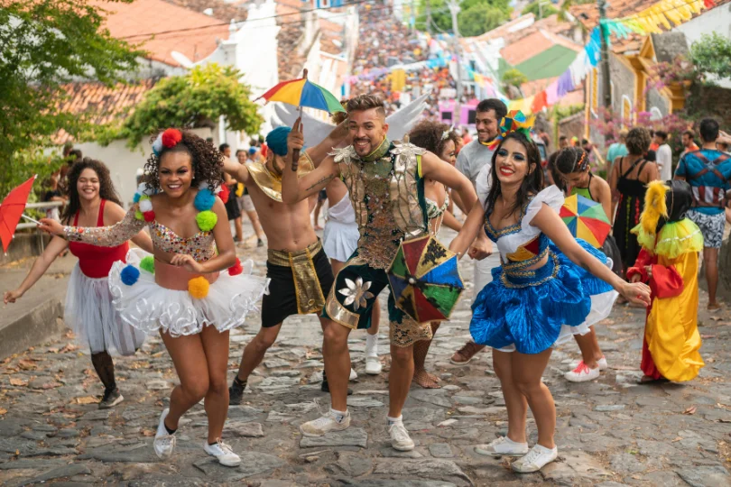 Beijo no Carnaval transmite doencas